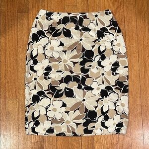 Women's Floral Pencil Skirt - Black & Cream Floral Size 6